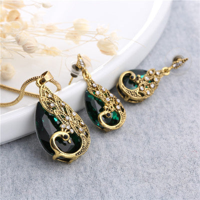 Vintage fashion peacock jewelry lady