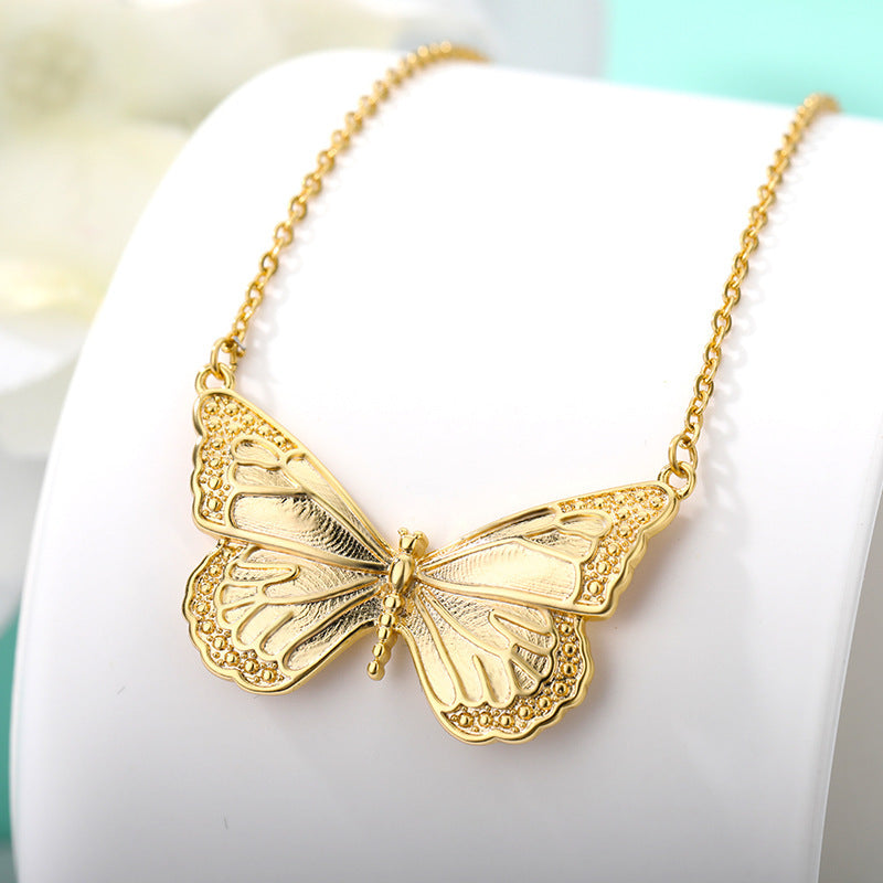 Ladies Fashion Jewelry Butterfly Pendant Necklace